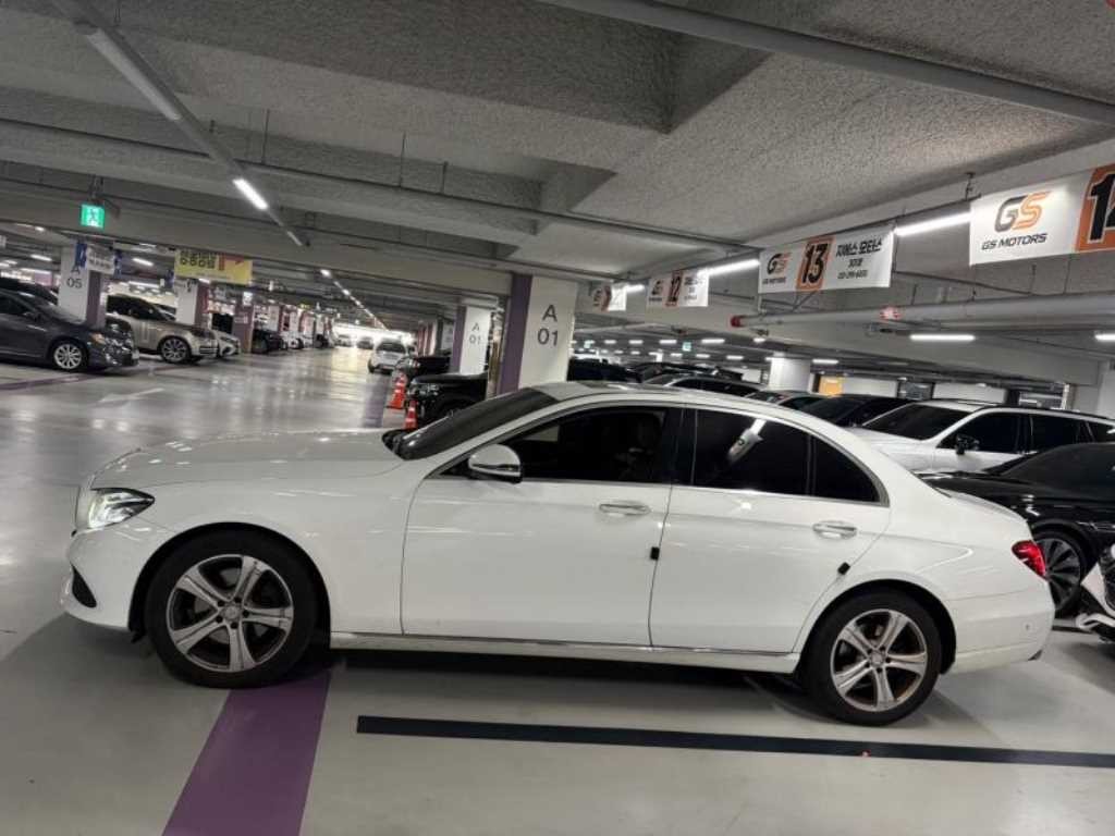 벤츠 E 클래스 E-클래스 W213 E220d 아방가르드 이미지 4