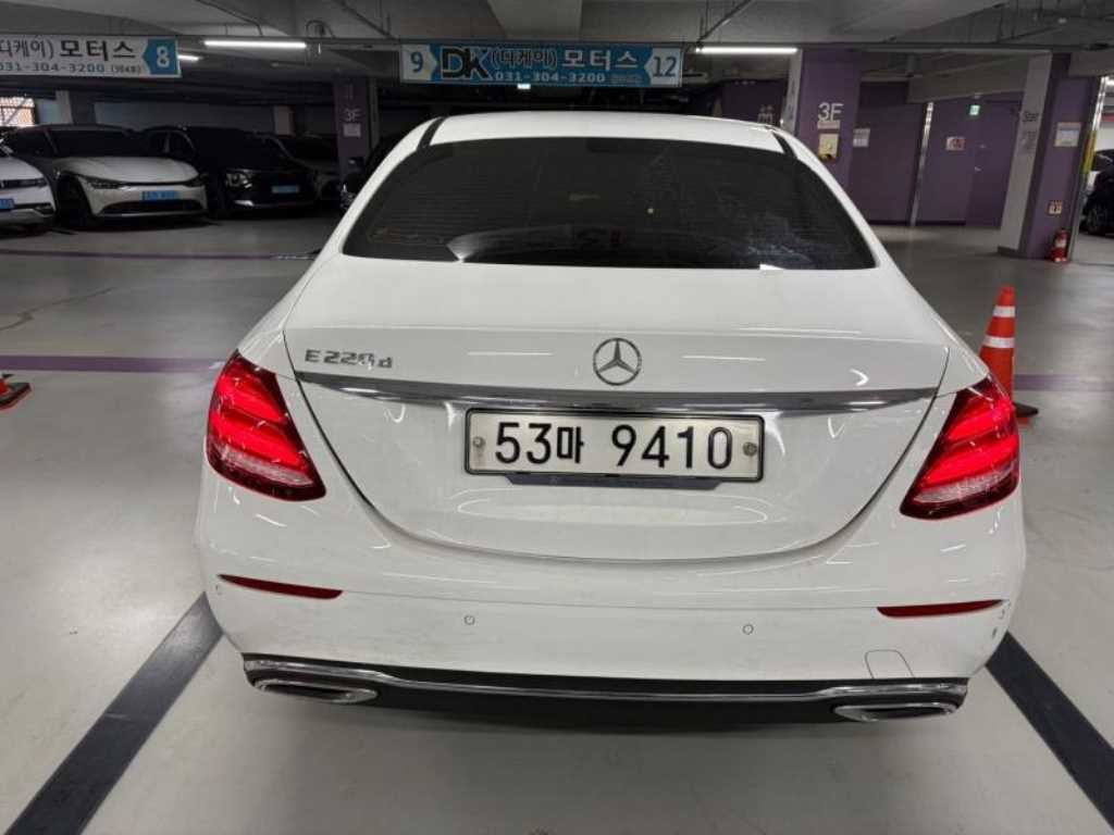 벤츠 E 클래스 E-클래스 W213 E220d 아방가르드 이미지 5