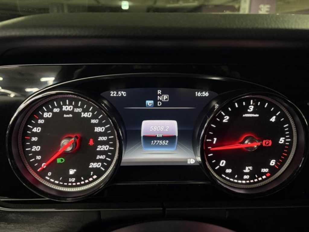 벤츠 E 클래스 E-클래스 W213 E220d 아방가르드 이미지 6