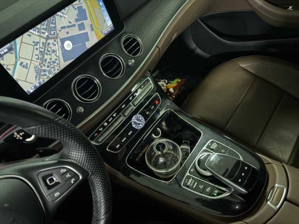 벤츠 E 클래스 E-클래스 W213 E220d 아방가르드 이미지 7