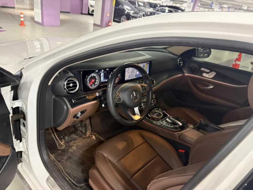 벤츠 E 클래스 E-클래스 W213 E220d 아방가르드 이미지 8