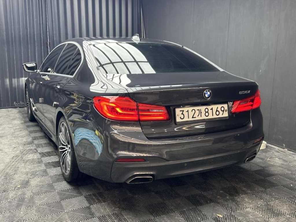 BMW 5시리즈 5시리즈 (G30) 530i M 스포츠 플러스 이미지 2