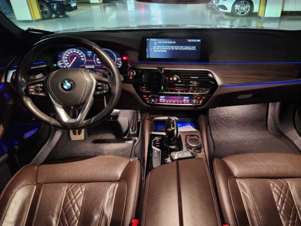 BMW 5시리즈 5시리즈 (G30) 530i M 스포츠 플러스 이미지 2