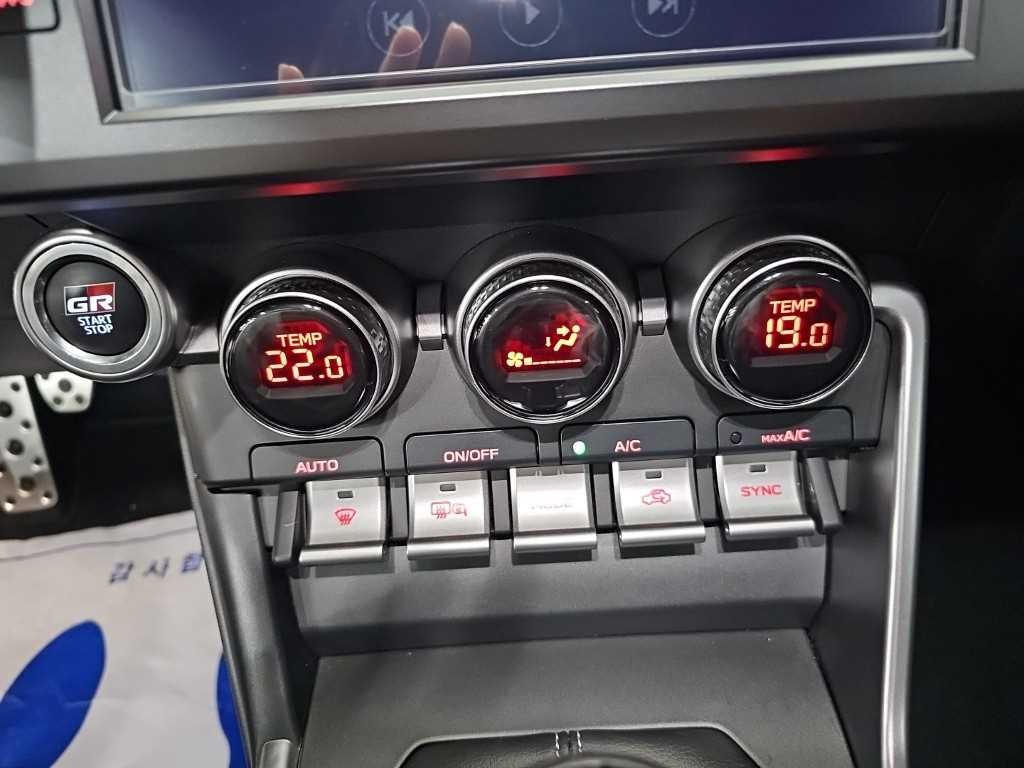 토요타 86 GR86 2.4 프리미엄 이미지 10