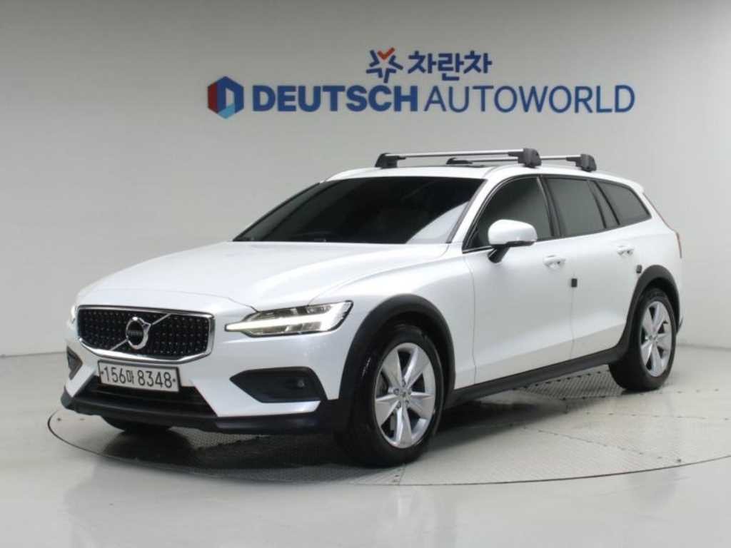 볼보 V60 V60 크로스 컨트리 2세대 2.0 T5 프로 AWD 이미지 1