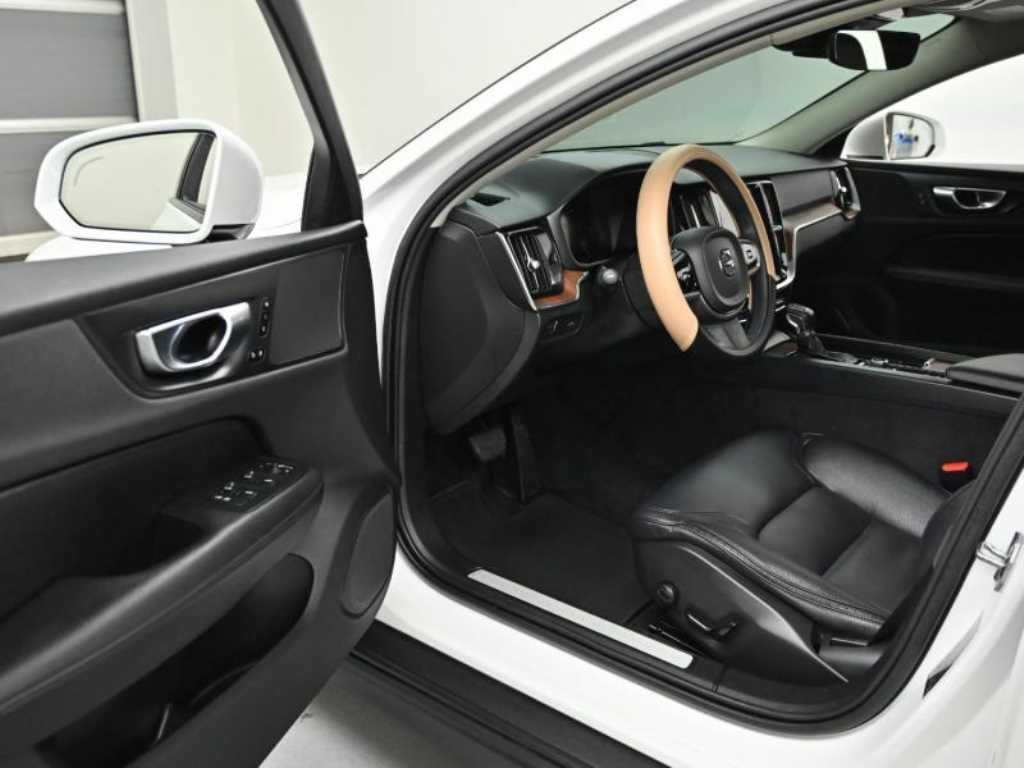 볼보 V60 V60 크로스 컨트리 2세대 2.0 T5 프로 AWD 이미지 11