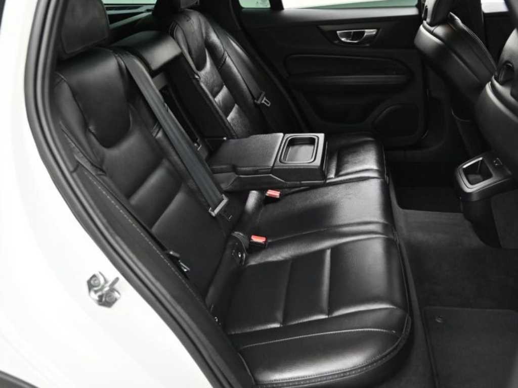 볼보 V60 V60 크로스 컨트리 2세대 2.0 T5 프로 AWD 이미지 12
