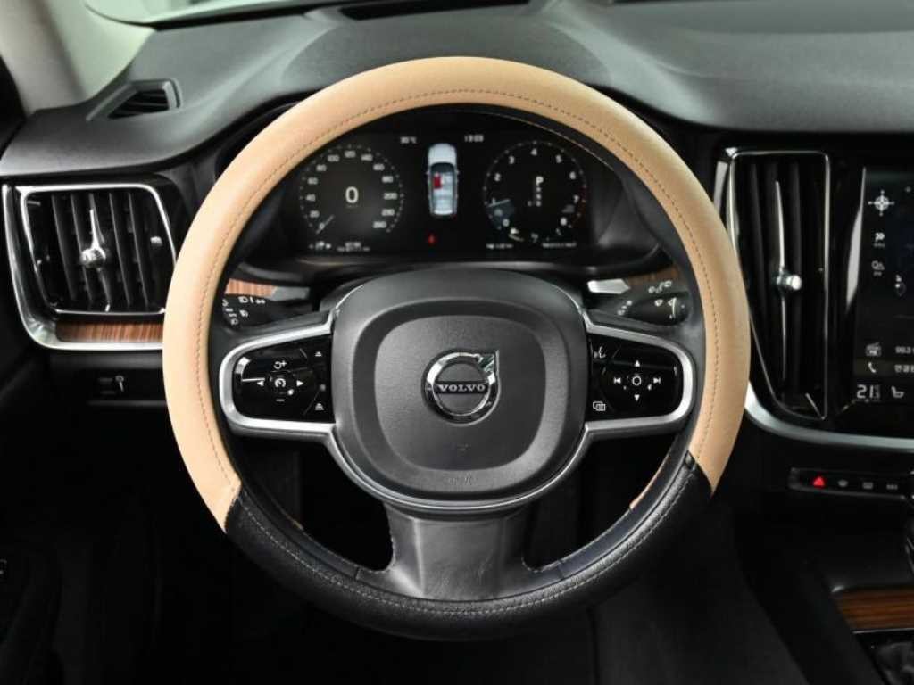 볼보 V60 V60 크로스 컨트리 2세대 2.0 T5 프로 AWD 이미지 13