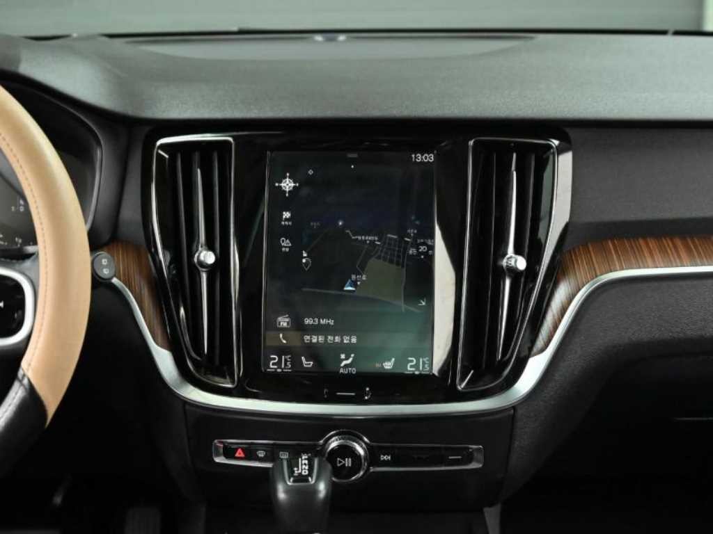 볼보 V60 V60 크로스 컨트리 2세대 2.0 T5 프로 AWD 이미지 14