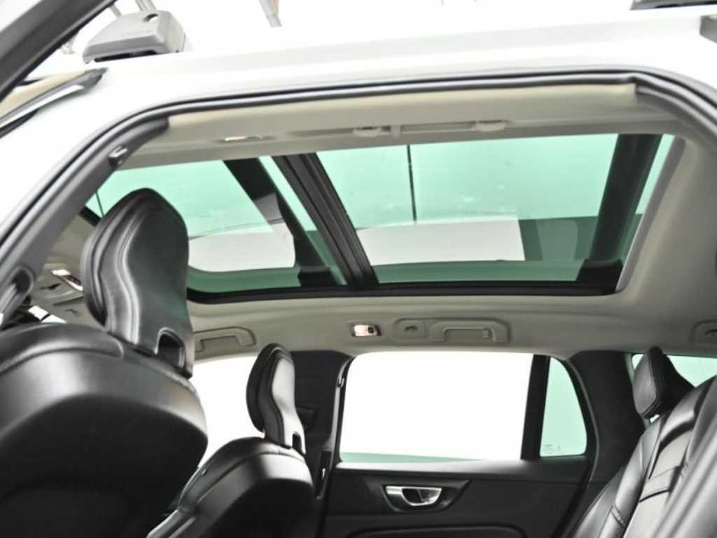 볼보 V60 V60 크로스 컨트리 2세대 2.0 T5 프로 AWD 이미지 18