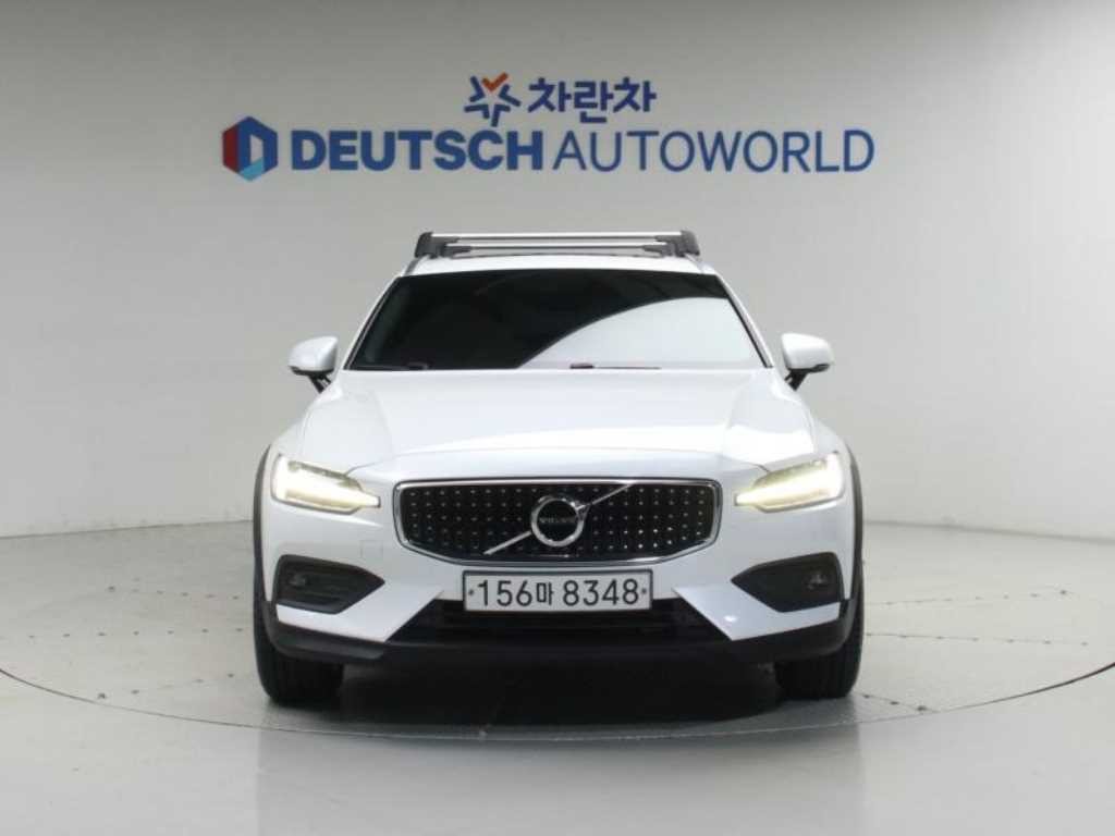 볼보 V60 V60 크로스 컨트리 2세대 2.0 T5 프로 AWD 이미지 3