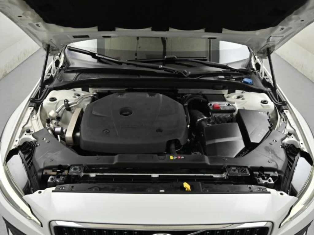 볼보 V60 V60 크로스 컨트리 2세대 2.0 T5 프로 AWD 이미지 6