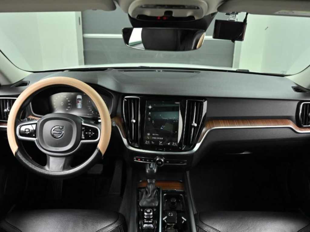 볼보 V60 V60 크로스 컨트리 2세대 2.0 T5 프로 AWD 이미지 7
