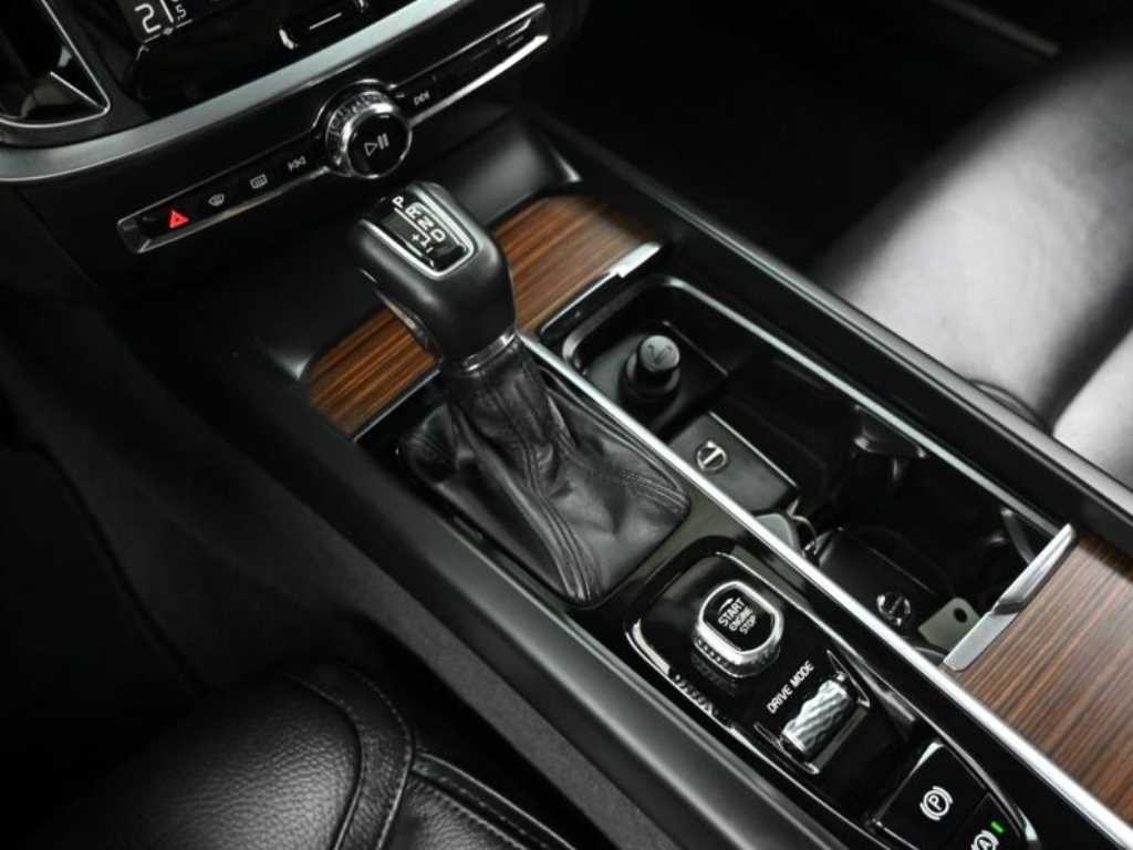 볼보 V60 V60 크로스 컨트리 2세대 2.0 T5 프로 AWD 이미지 9