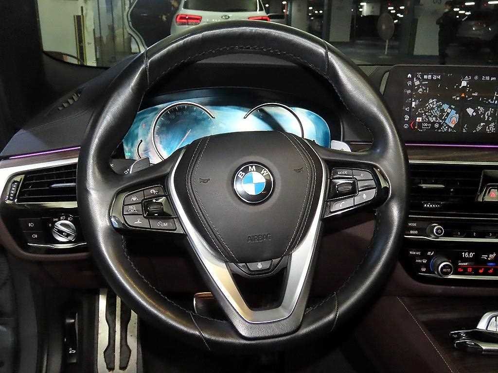 BMW 5시리즈 5시리즈 (G30) 530i xDrive M 스포츠 플러스 이미지 8