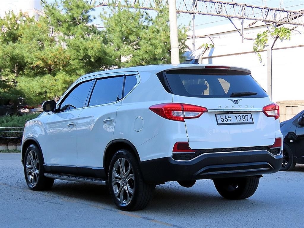 KG모빌리티(쌍용) 렉스턴 G4렉스턴 디젤 2.2 4WD 럭셔리 이미지 3