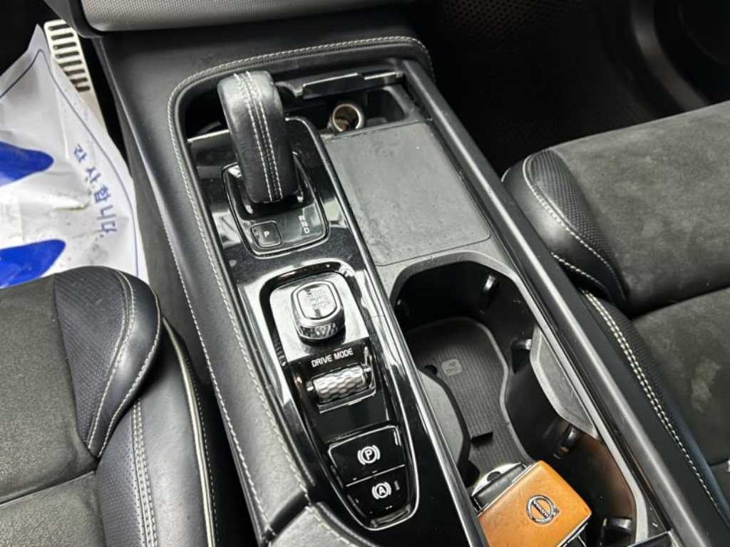 볼보 XC90 XC90 2세대 2.0 T8 AWD R-디자인 이미지 12