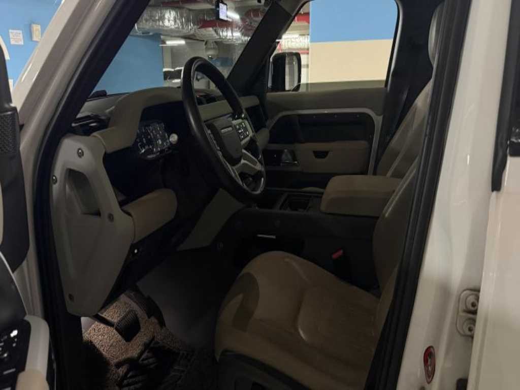 랜드로버 디펜더 디펜더 (L663) D240 SE 이미지 9