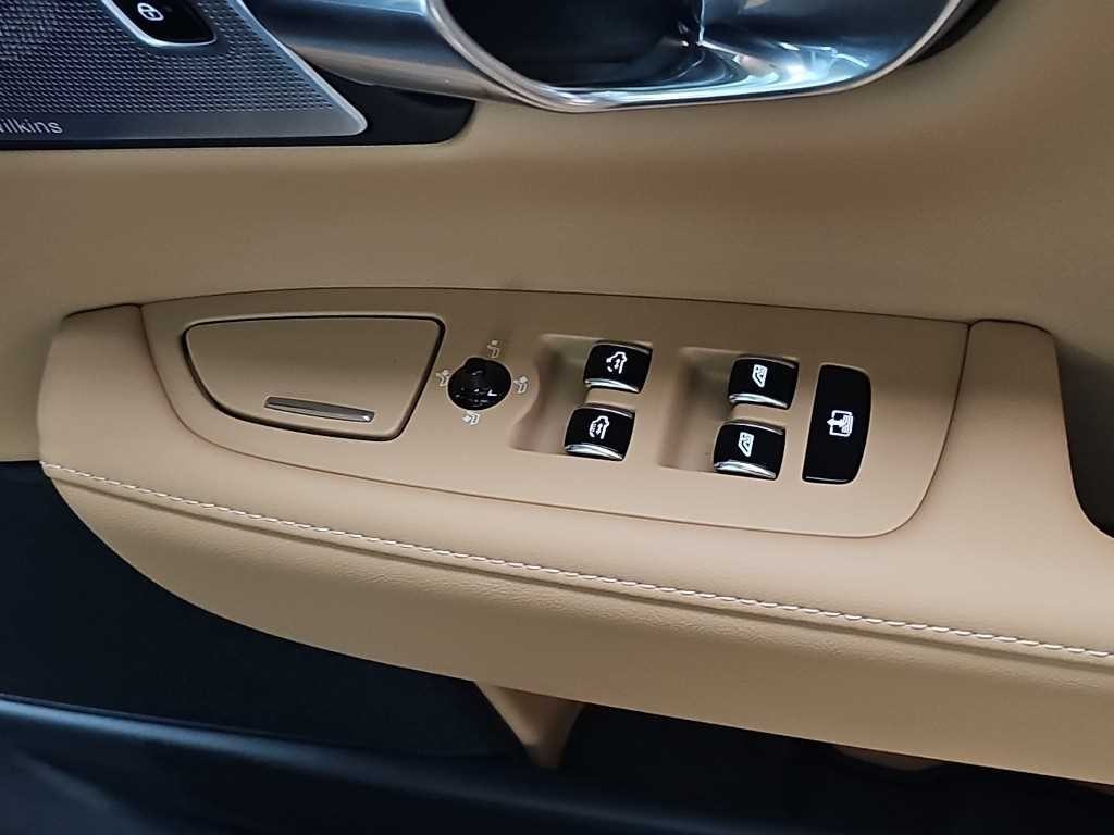 볼보 S90 B5 인스크립션 이미지 14