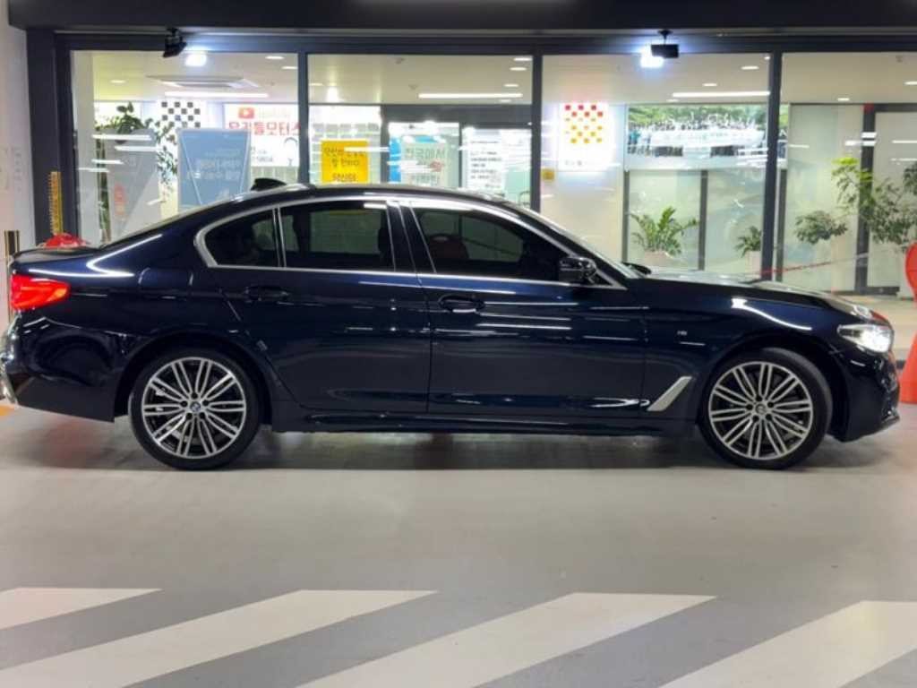 BMW 5시리즈 5시리즈 (G30) 540i xDrive M 스포츠 플러스 이미지 3