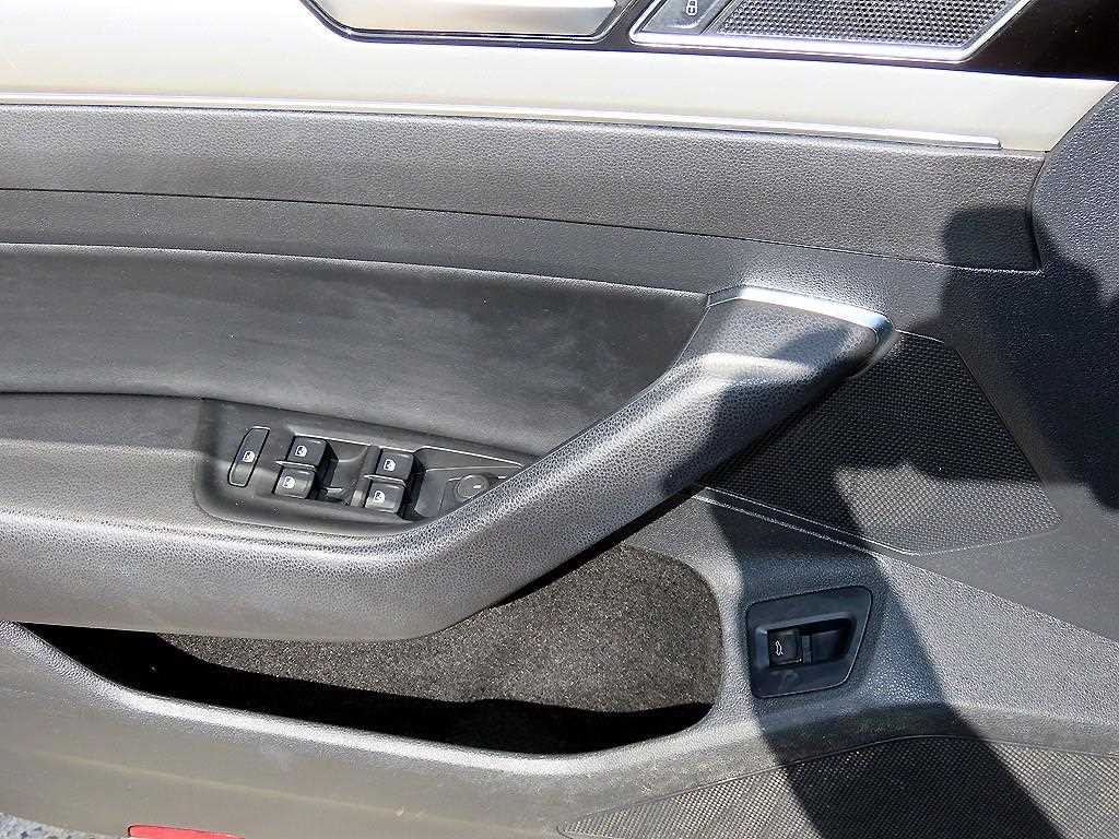폭스바겐 아테온 2.0 TDI 엘레강스 프레스티지 이미지 11