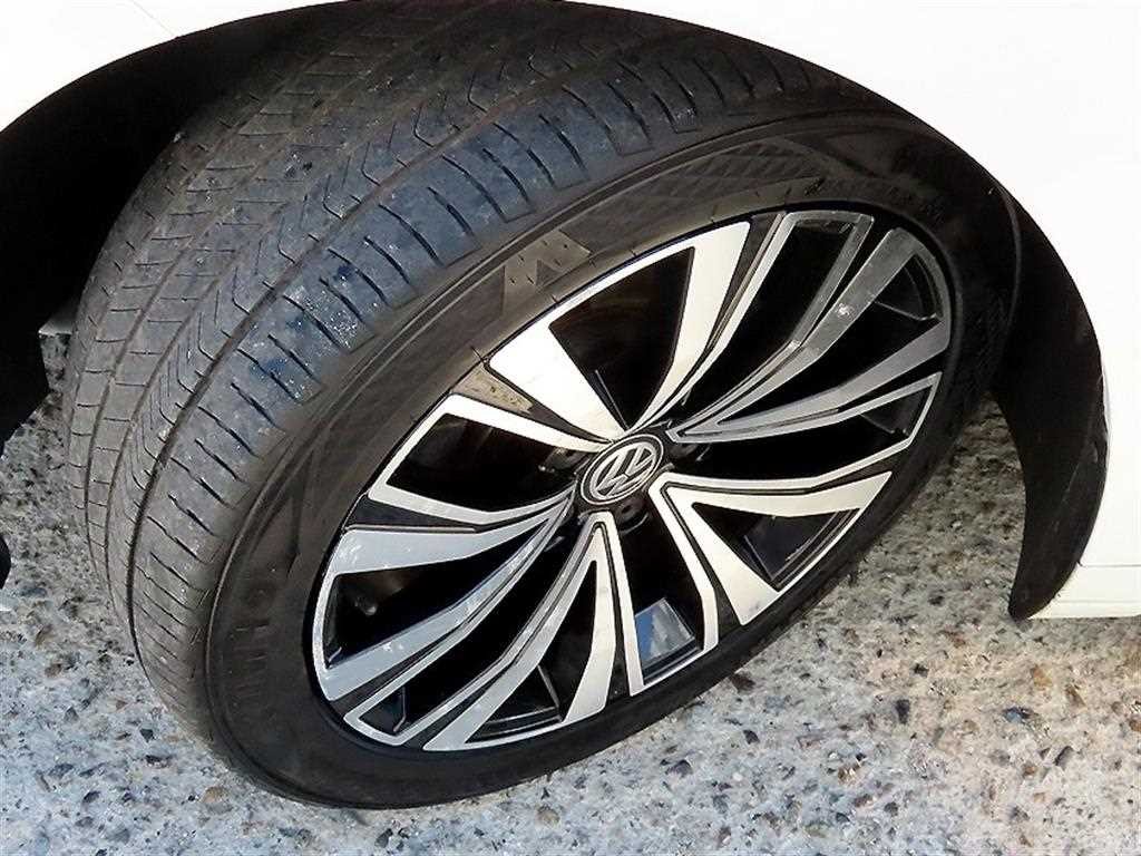 폭스바겐 아테온 2.0 TDI 엘레강스 프레스티지 이미지 20