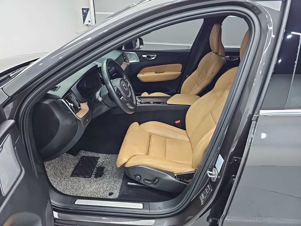 볼보 XC60 XC60(2세대) B6 AWD 얼티메이트 브라이트 이미지 11