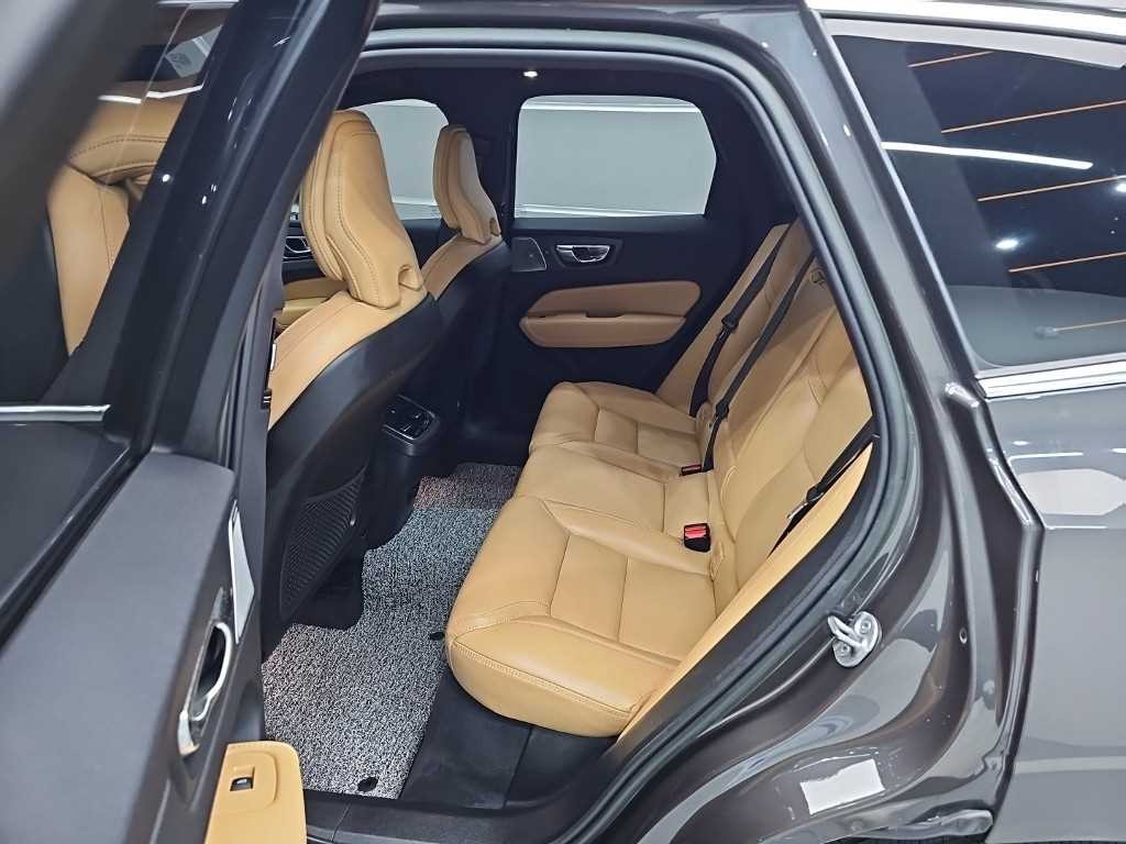 볼보 XC60 XC60(2세대) B6 AWD 얼티메이트 브라이트 이미지 12