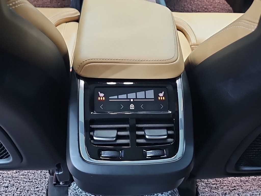 볼보 XC60 XC60(2세대) B6 AWD 얼티메이트 브라이트 이미지 13