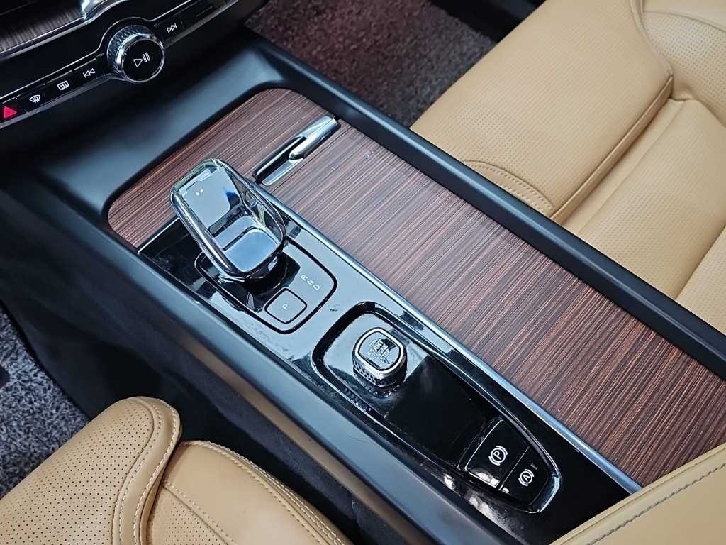 볼보 XC60 XC60(2세대) B6 AWD 얼티메이트 브라이트 이미지 8