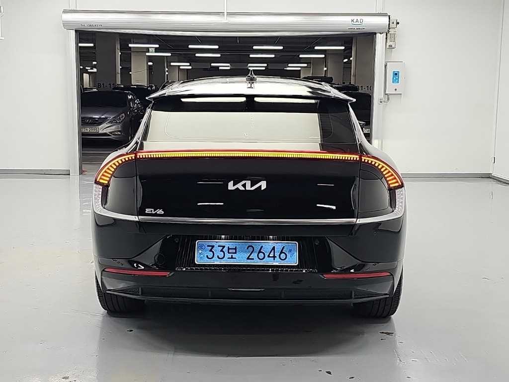 기아 EV6 롱레인지 AWD 어스 이미지 3