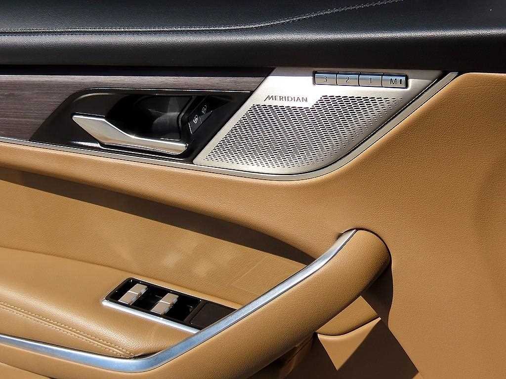 재규어 F-PACE D200 SE 이미지 11