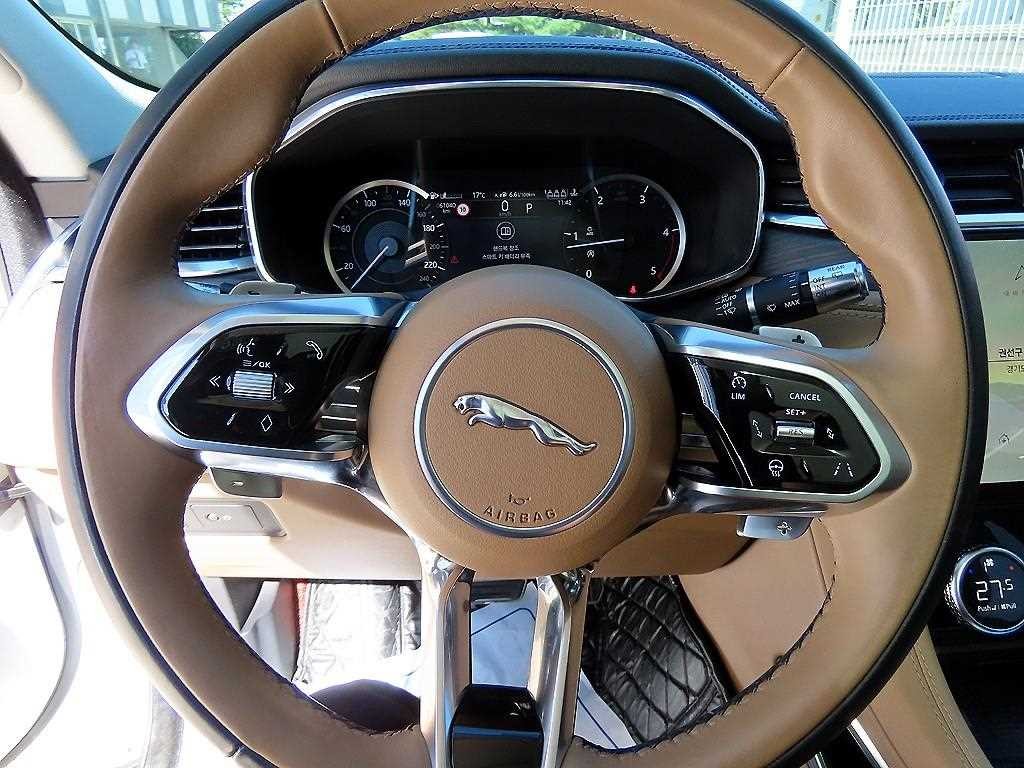 재규어 F-PACE D200 SE 이미지 8