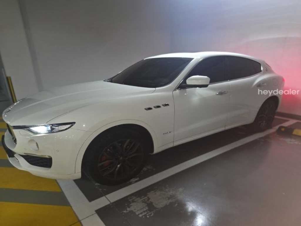 마세라티 르반떼 3.0  AWD 그란 루쏘 이미지 2
