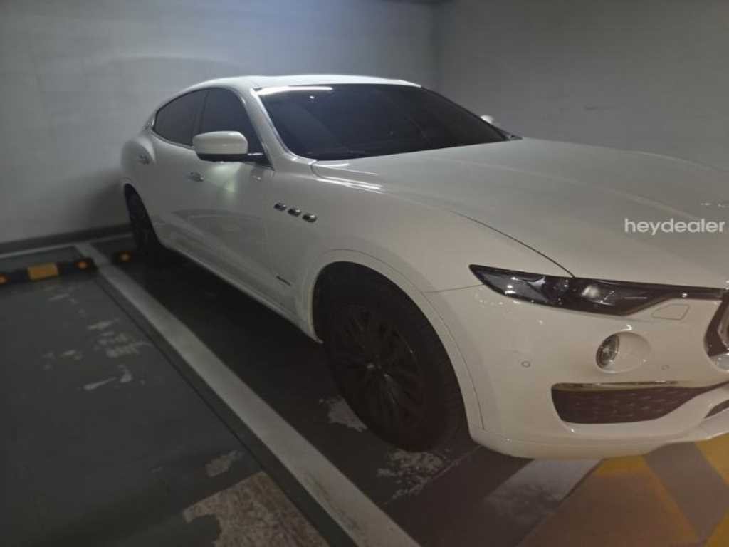 마세라티 르반떼 3.0  AWD 그란 루쏘 이미지 3