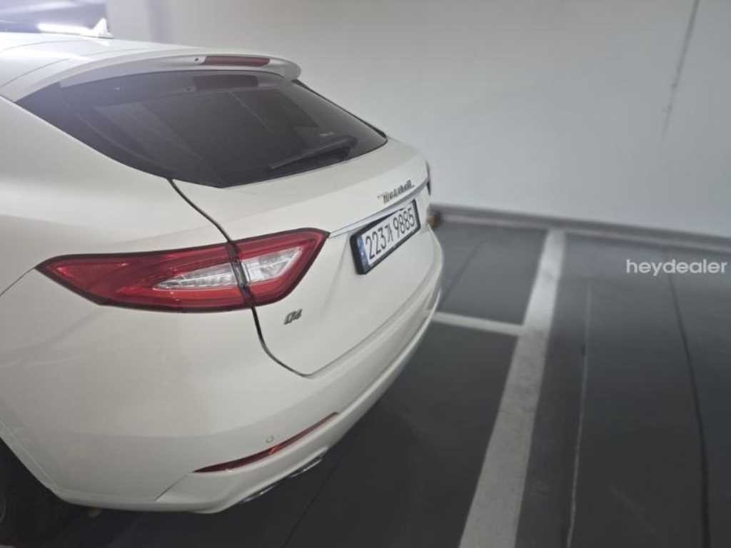 마세라티 르반떼 3.0  AWD 그란 루쏘 이미지 4