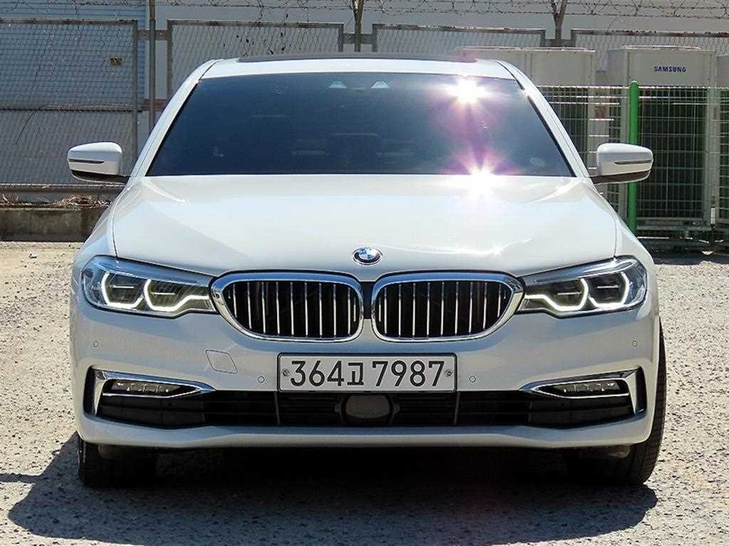 BMW 5시리즈 5시리즈 (G30) 520d 럭셔리 플러스 이미지 1
