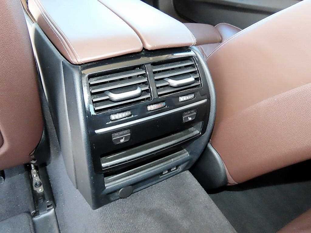 BMW 5시리즈 5시리즈 (G30) 520d 럭셔리 플러스 이미지 16