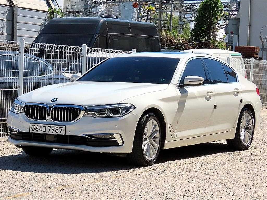 BMW 5시리즈 5시리즈 (G30) 520d 럭셔리 플러스 이미지 2