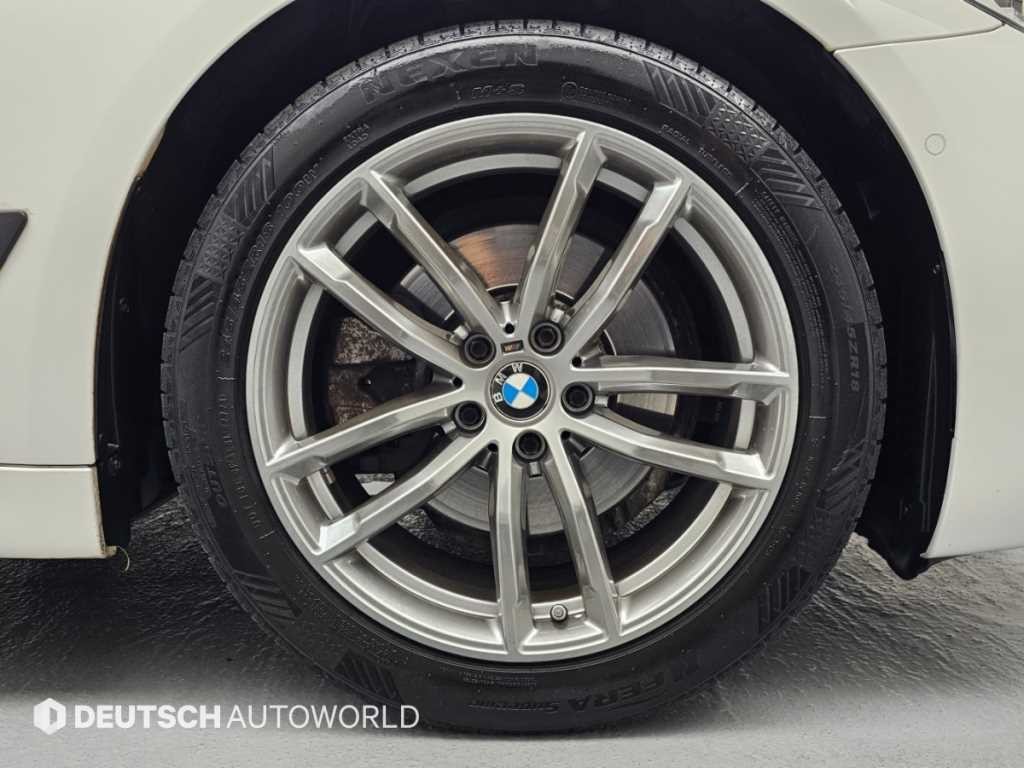 BMW 5시리즈 5시리즈 (G30) 520d M 스포츠 이미지 5