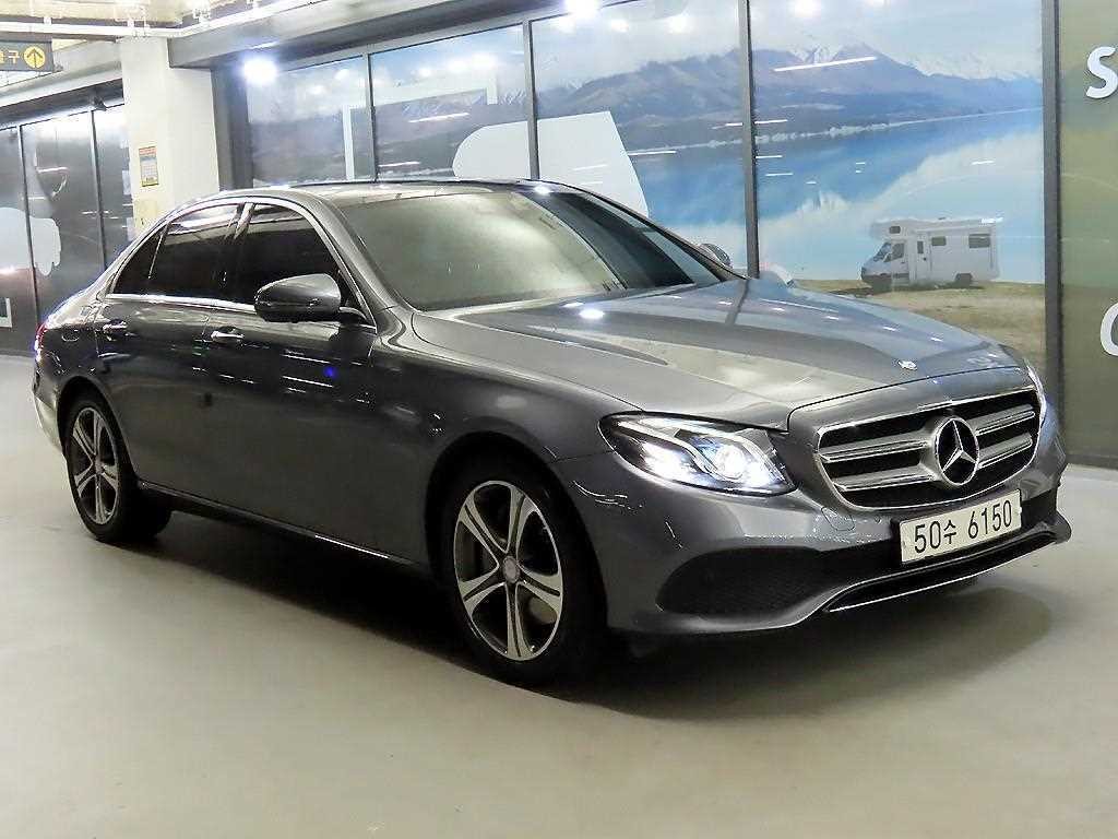 벤츠 E 클래스 E-클래스 W213 E300 4MATIC 아방가르드 이미지 1