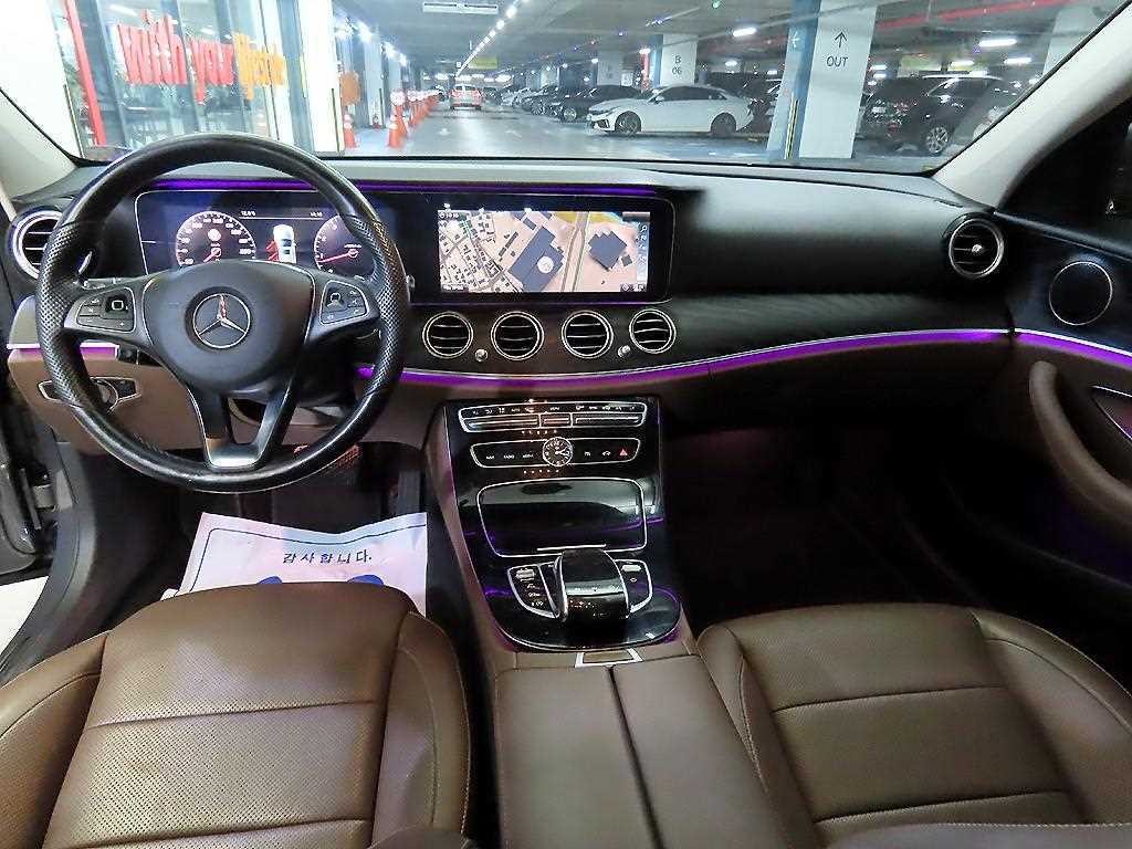 벤츠 E 클래스 E-클래스 W213 E300 4MATIC 아방가르드 이미지 10