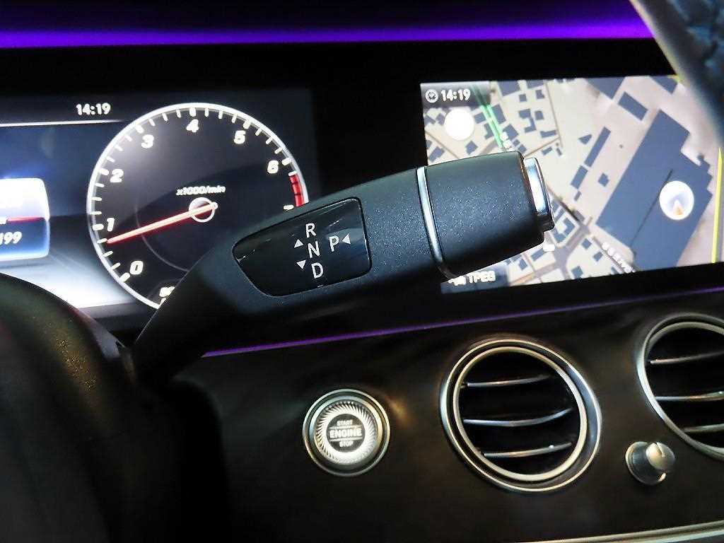 벤츠 E 클래스 E-클래스 W213 E300 4MATIC 아방가르드 이미지 12