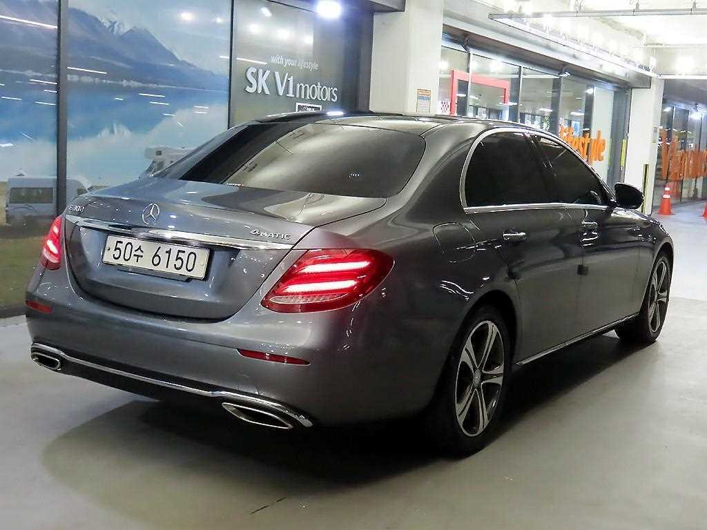 벤츠 E 클래스 E-클래스 W213 E300 4MATIC 아방가르드 이미지 4