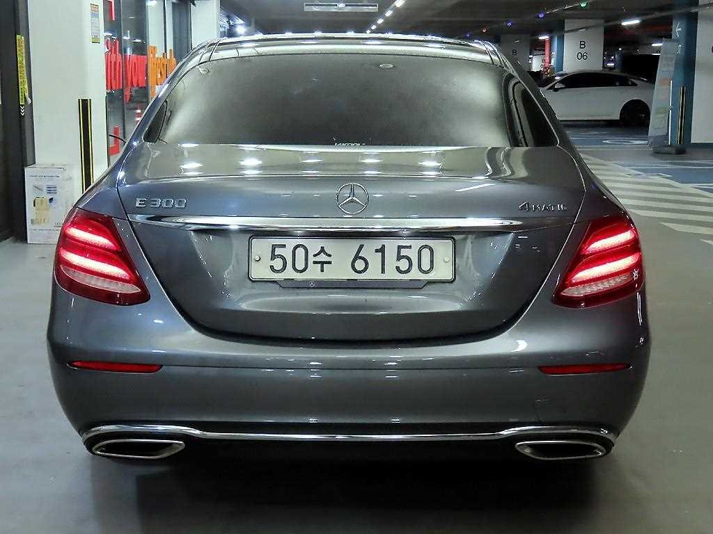 벤츠 E 클래스 E-클래스 W213 E300 4MATIC 아방가르드 이미지 5