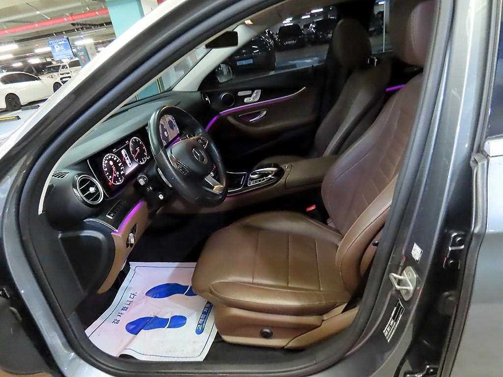 벤츠 E 클래스 E-클래스 W213 E300 4MATIC 아방가르드 이미지 6