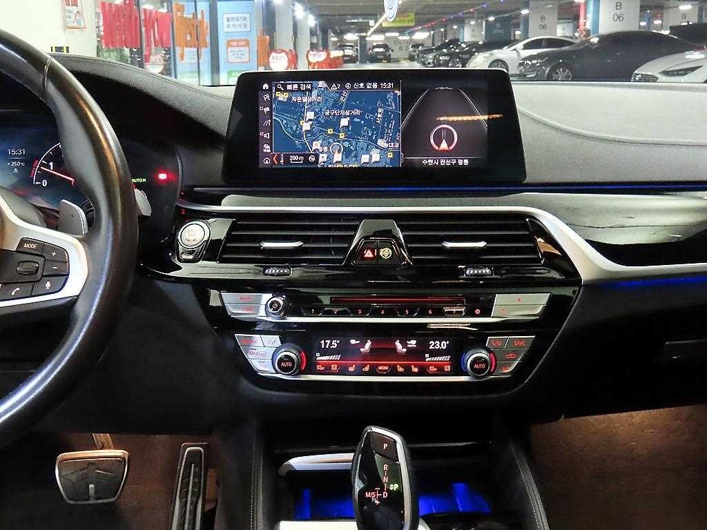 BMW 5시리즈 5시리즈 (G30) 530i xDrive M 스포츠 플러스 이미지 11
