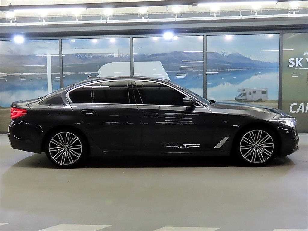 BMW 5시리즈 5시리즈 (G30) 530i xDrive M 스포츠 플러스 이미지 3