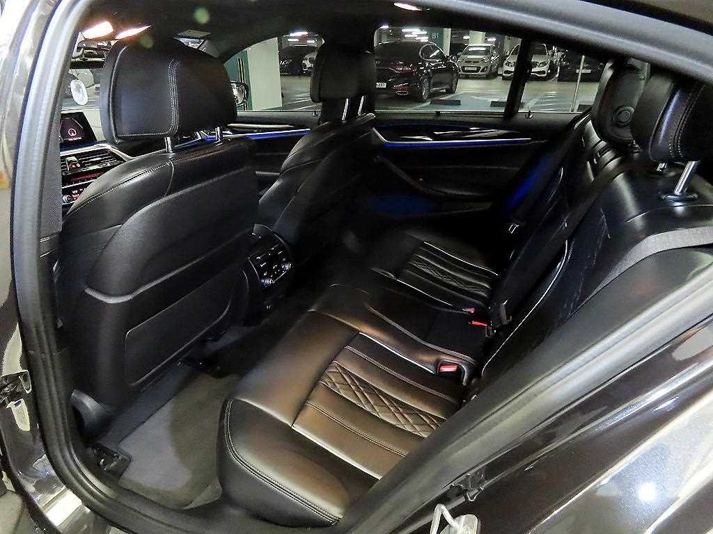 BMW 5시리즈 5시리즈 (G30) 530i xDrive M 스포츠 플러스 이미지 7