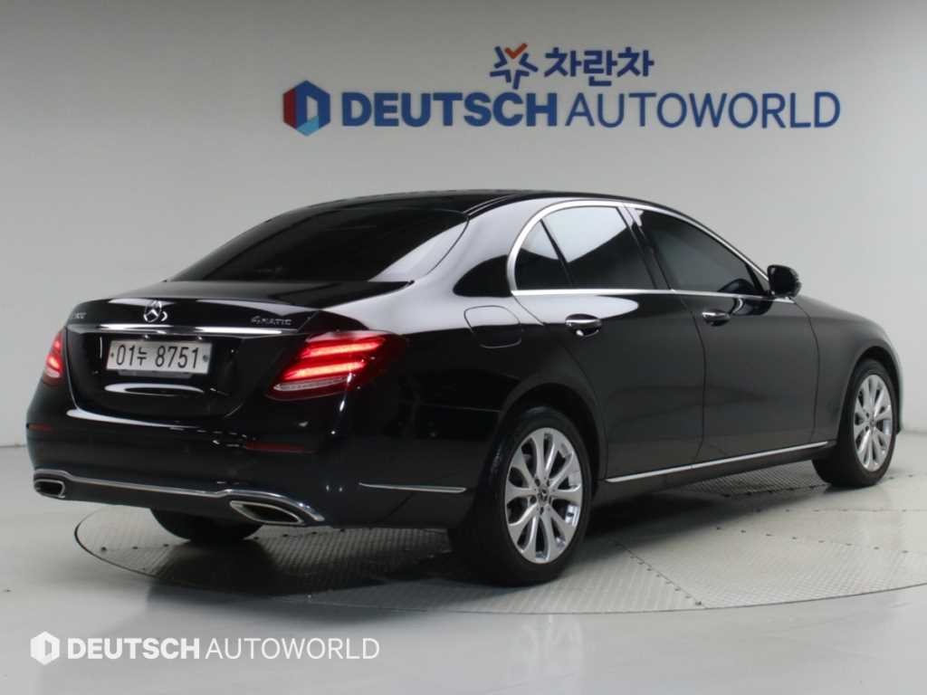 벤츠 E 클래스 E-클래스 W213 E300 4MATIC 익스클루시브 이미지 2